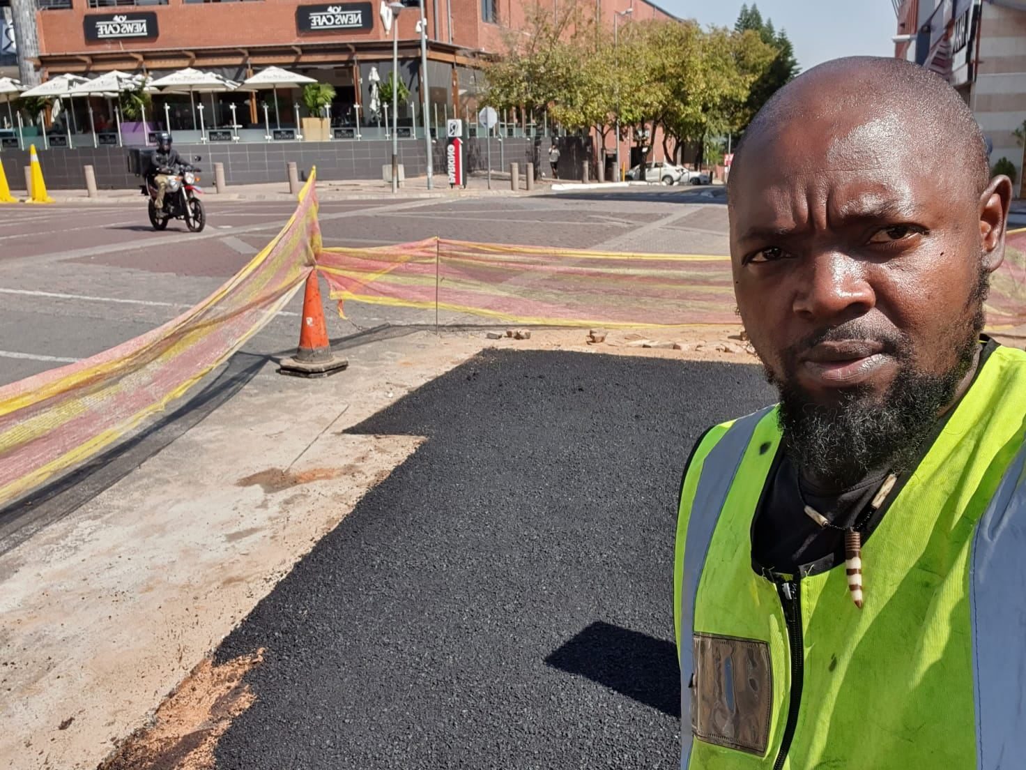 PaveSa crew on site during commercial tar resurfacing