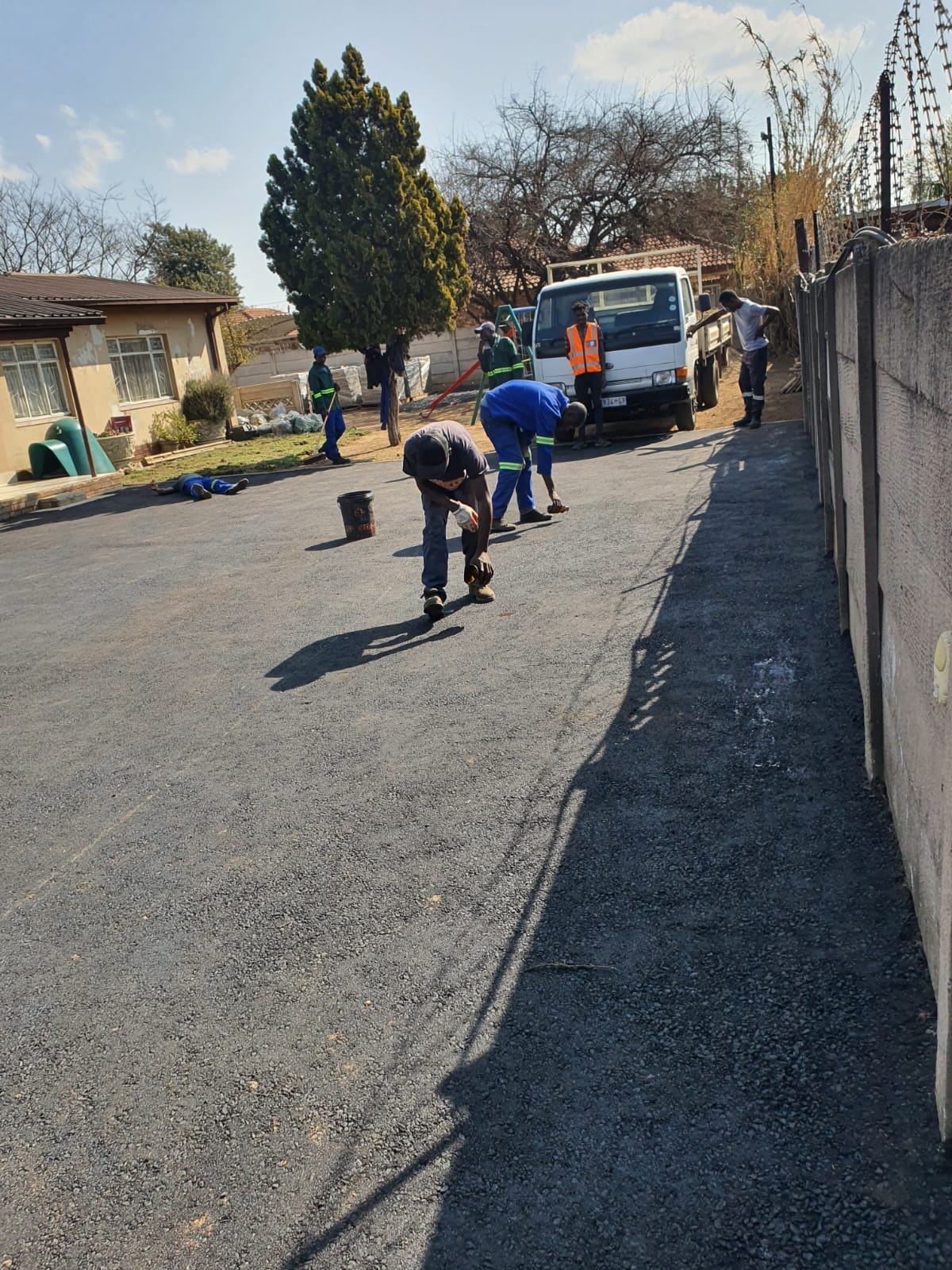 PaveSa crew compacting a tar surface on site